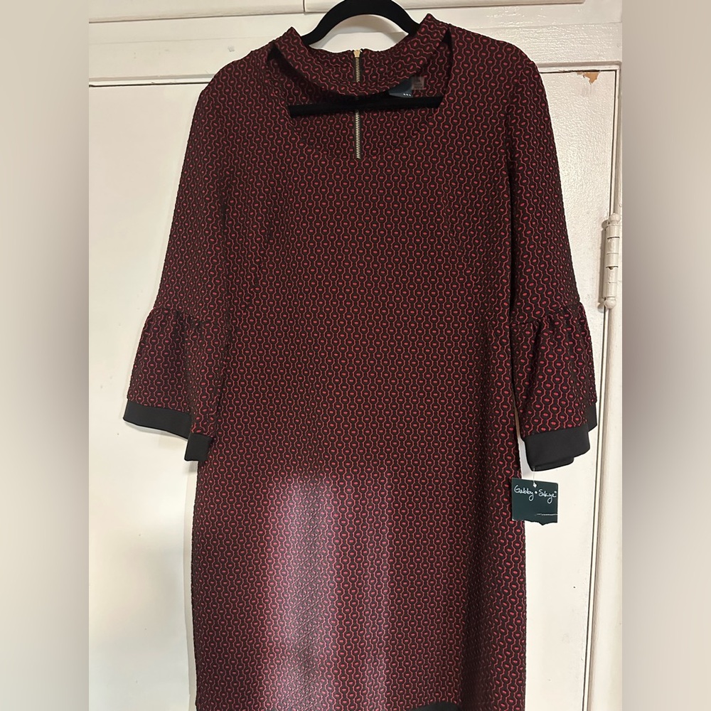 Gabby Skye Red and Black Patterned Dress